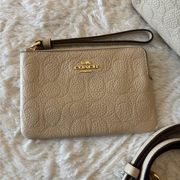 Coach Rowan in Oat Signature Leather with Wristlet - Picture 2 of 12